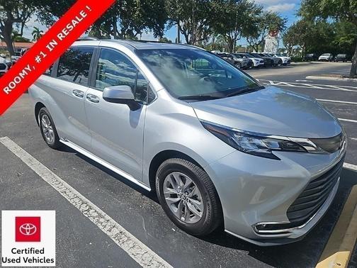 2022 Toyota Sienna XLE