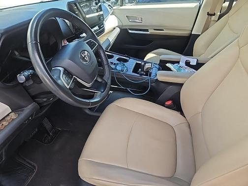 2022 Toyota Sienna XLE