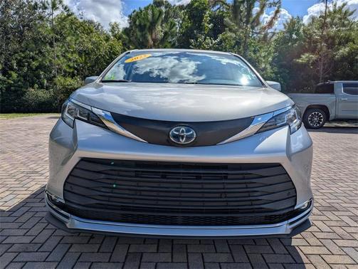 2022 Toyota Sienna XLE