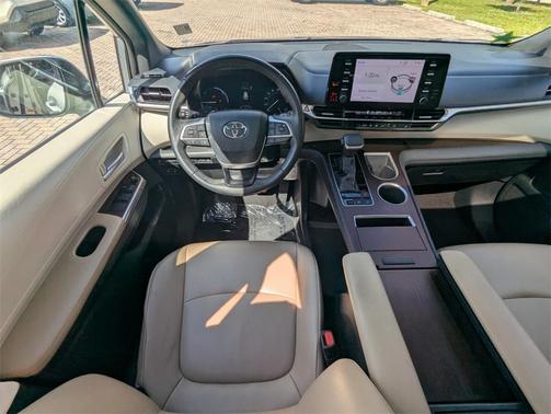 2022 Toyota Sienna XLE
