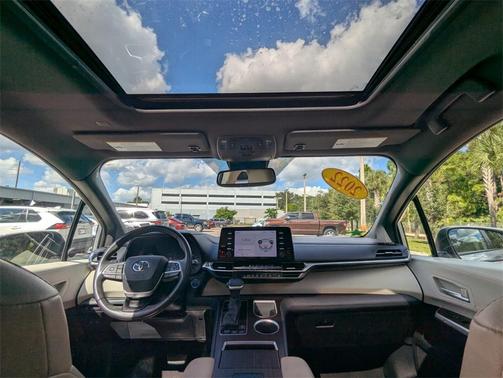 2022 Toyota Sienna XLE