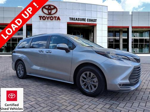 2022 Toyota Sienna XLE