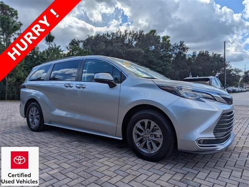 2022 Toyota Sienna XLE