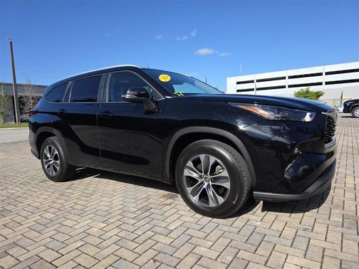 2024 Toyota Highlander XLE