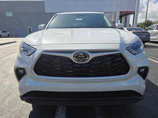 2025 Toyota Highlander LE