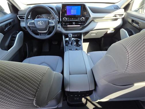 2025 Toyota Highlander LE
