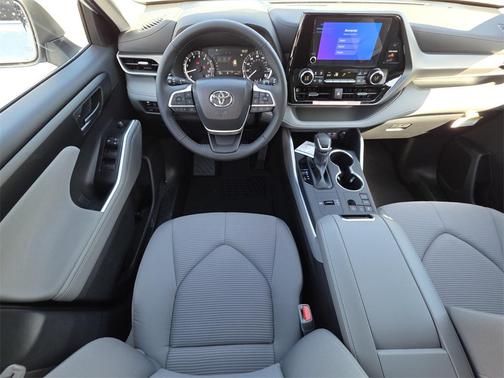 2025 Toyota Highlander LE
