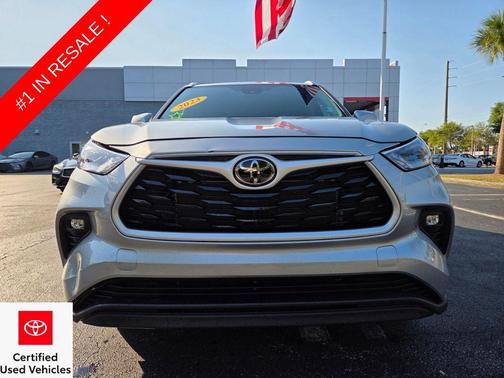 Celestial Silver Metallic 2023 Toyota Highlander XLE