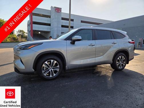 Celestial Silver Metallic 2023 Toyota Highlander XLE