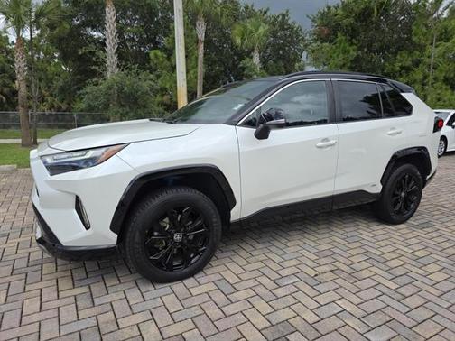 2022 Toyota RAV4 Hybrid SE