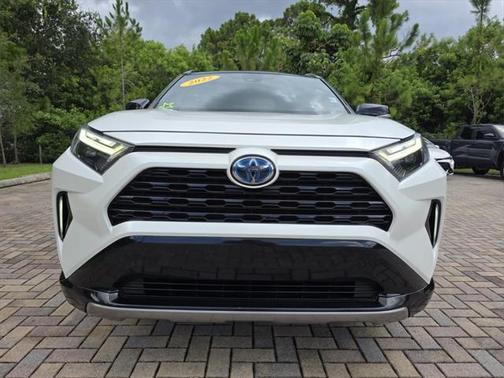 2022 Toyota RAV4 Hybrid SE
