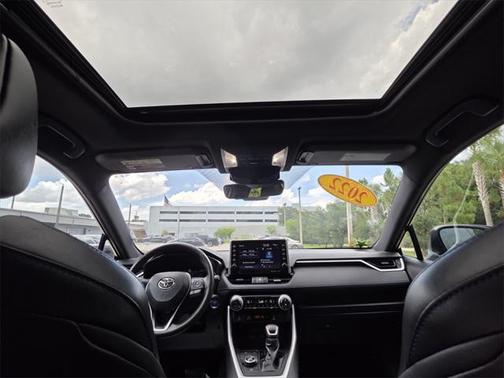 2022 Toyota RAV4 Hybrid SE