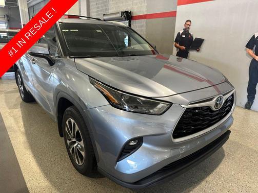 Moon Dust 2022 Toyota Highlander XLE