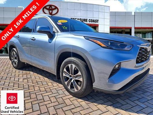 Moon Dust 2022 Toyota Highlander XLE
