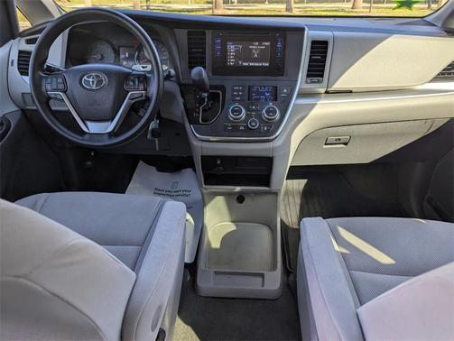 2017 Toyota Sienna SE