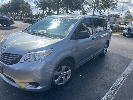 2017 Toyota Sienna SE