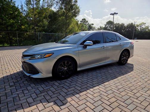 Celestial Silver Metallic 2019 Toyota Camry LE