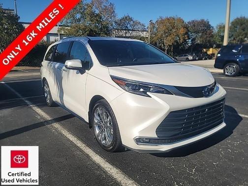2024 Toyota Sienna Platinum
