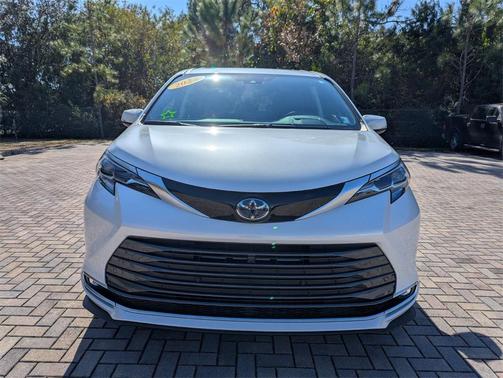 2024 Toyota Sienna Platinum