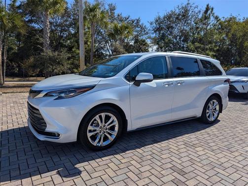 2024 Toyota Sienna Platinum