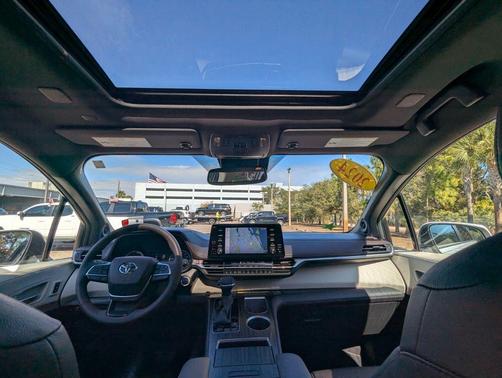 2024 Toyota Sienna Platinum