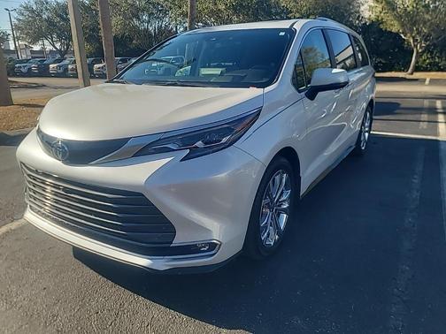 2024 Toyota Sienna Platinum