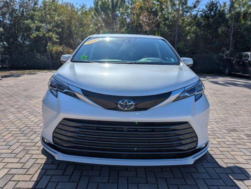 2024 Toyota Sienna Platinum