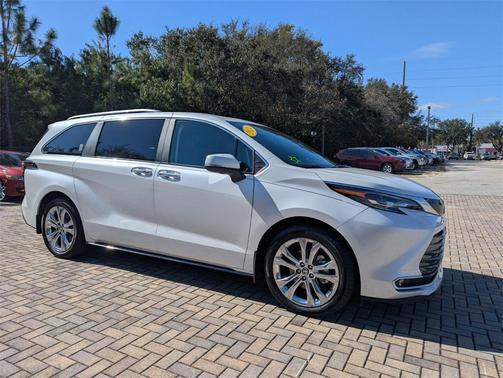 2024 Toyota Sienna Platinum