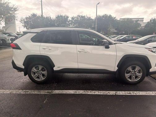 Ice Cap 2025 Toyota RAV4 Hybrid LE