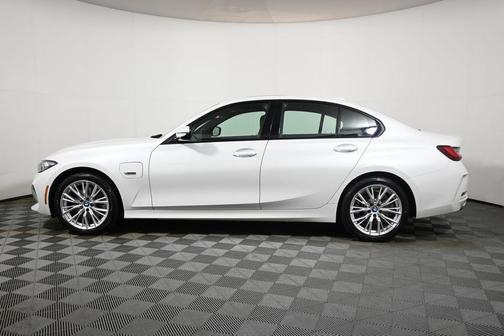 2023 BMW 330e xDrive