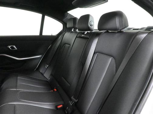 2025 BMW 330 i xDrive