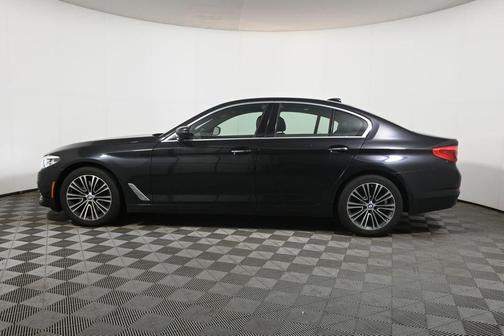Black Sapphire Metallic 2018 BMW 530 i xDrive