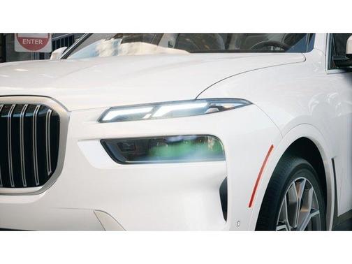 White 2027 BMW X7 xDrive40i