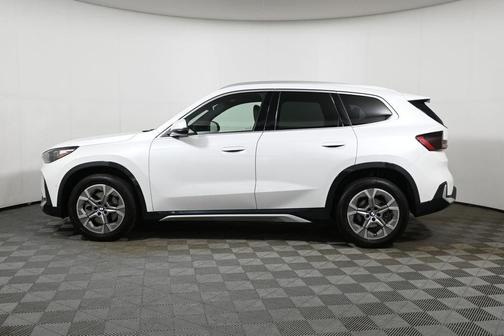 Mineral White Metallic 2025 BMW X1 xDrive28i