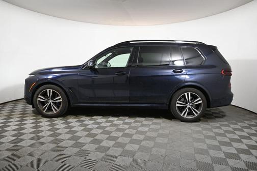 Carbon Black Metallic 2024 BMW X7 xDrive40i