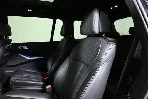 Carbon Black Metallic 2024 BMW X7 xDrive40i