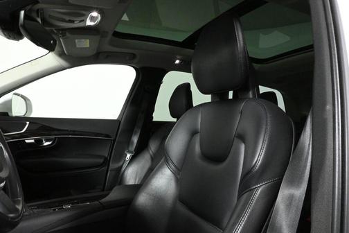 2018 Volvo XC90 T5 Momentum