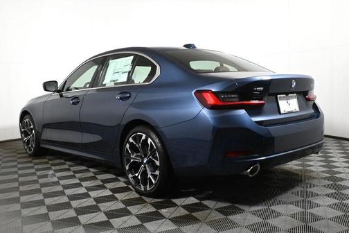 2025 BMW 330 i xDrive