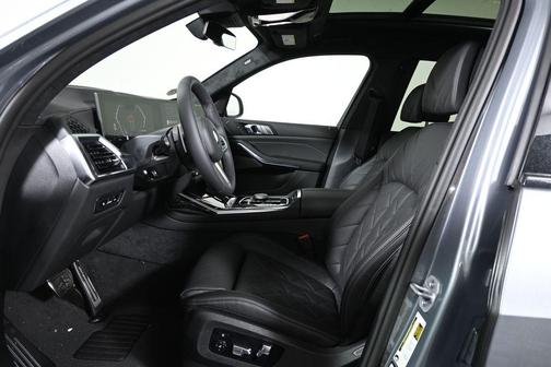 Gray 2027 BMW X7 xDrive40i