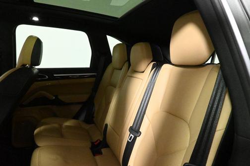 2016 Porsche Cayenne Base