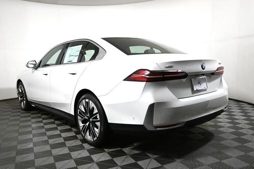 2026 BMW 530 i xDrive