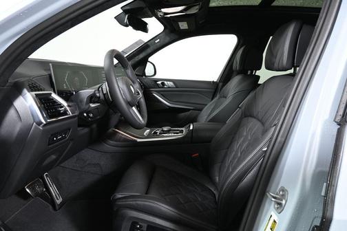 Gray 2026 BMW X7 xDrive40i