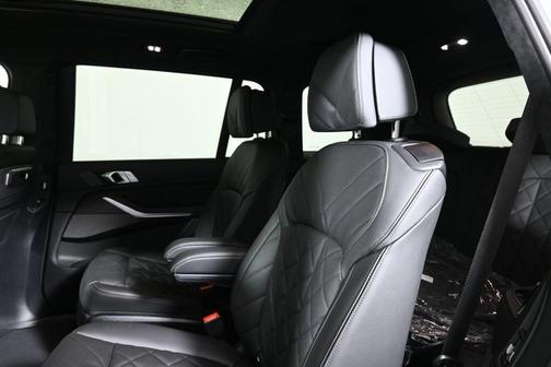 Gray 2026 BMW X7 xDrive40i