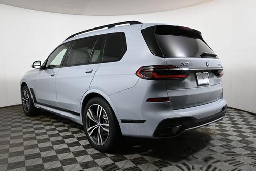 Gray 2026 BMW X7 xDrive40i