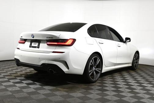 2022 BMW 330 i xDrive