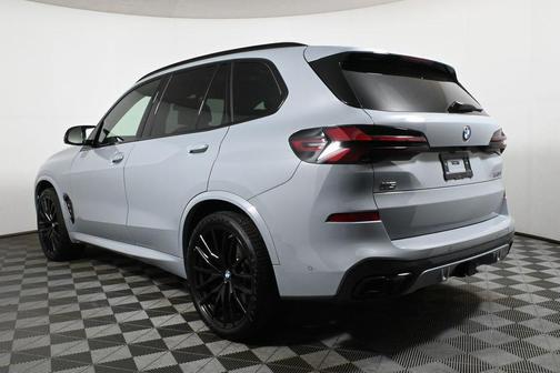 2025 BMW X5 M60i
