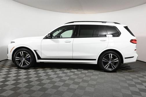 2024 BMW X7 M60i