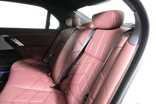 2026 BMW 740 i xDrive