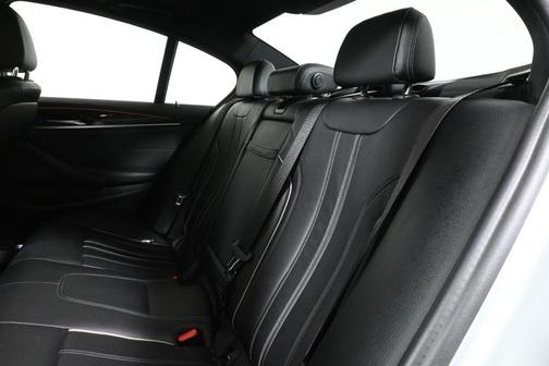 Glacier Silver Metallic 2018 BMW 530 i xDrive