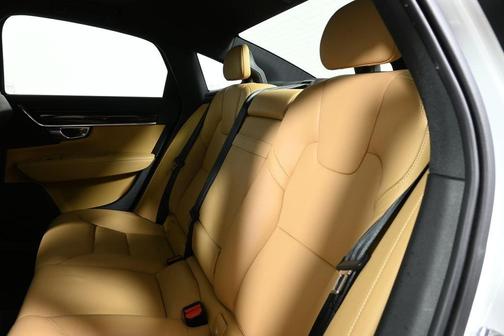 2017 Volvo S90 T6 Momentum